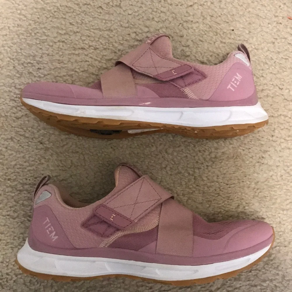 Women’s Slip-On Athletic Sneakers in Pink - Picture 3 of 7